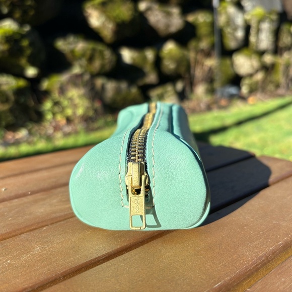 PORTLAND LEATHER Ballpark Pouch in MINT - Picture 3 of 8